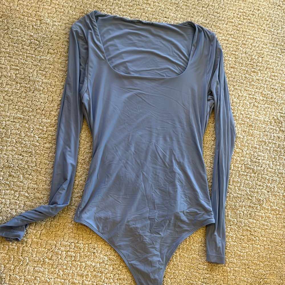 Abercrombie & Fitch Soft Matte Seamless Long-Sleeve Squareneck Bodysuit